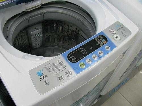 金鈴洗衣機拆解電路扳(如何正確操作，避免電路損壞)。